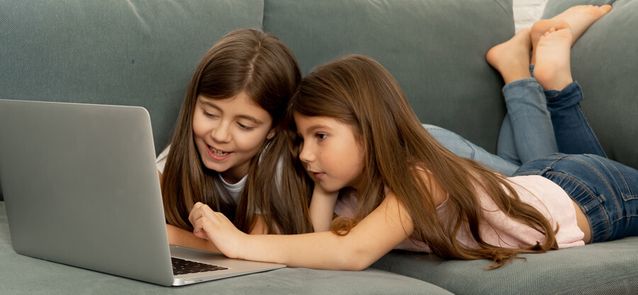 Effective strategies for parents to monitor their teen’s digital behavior